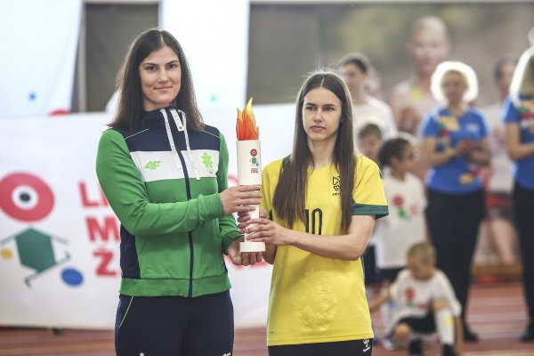 „Lietuvos mažųjų žaidynių“ festivalio dalyviams Šiauliuose – futbolininkės S. Petravičienės ir...